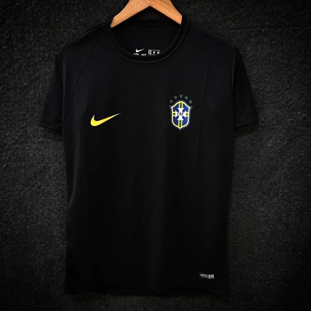 camiseta do brasil, simbolizando as camisas inteligentes da copa do mundo Qatar
